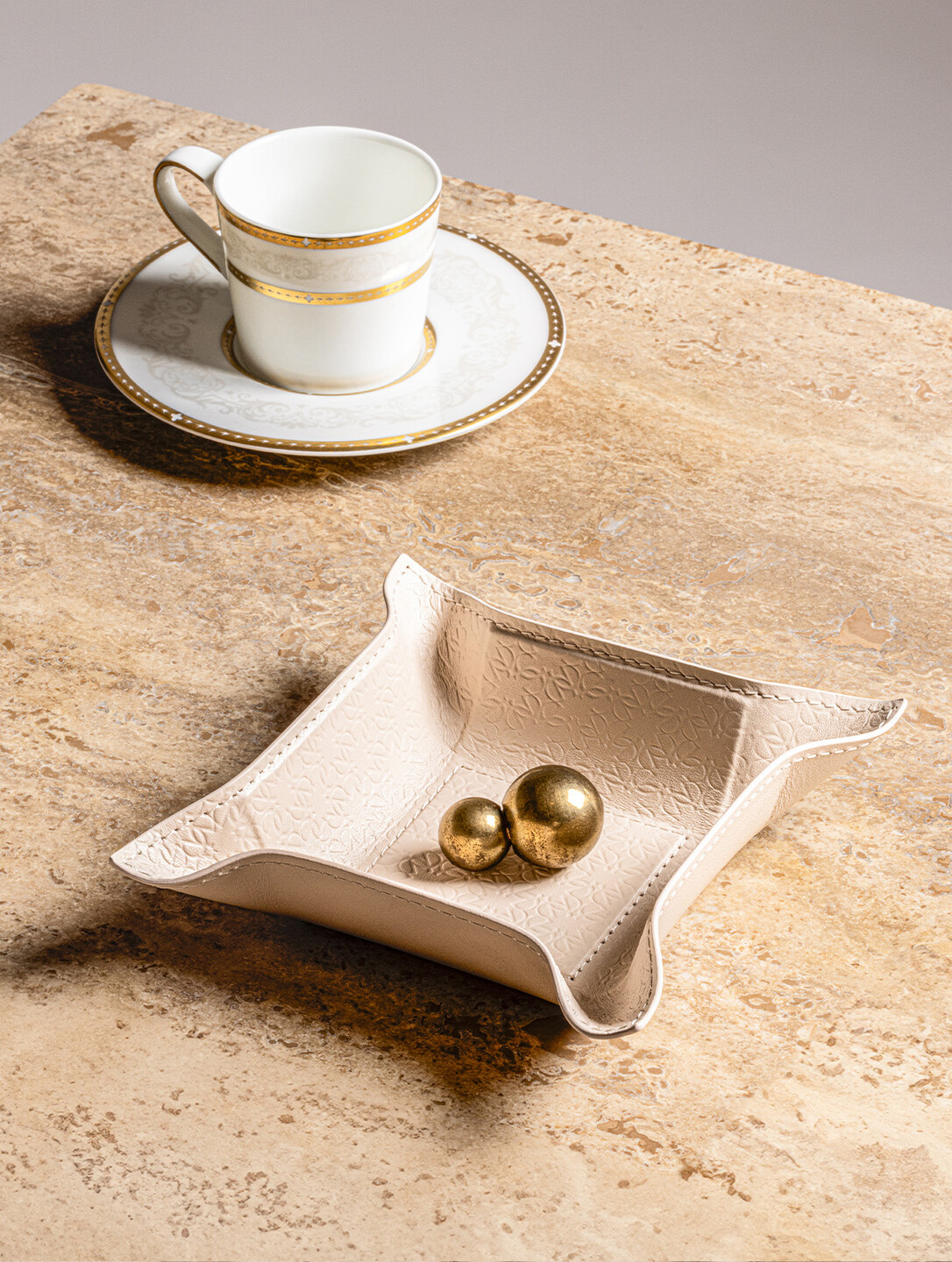 ESHV020_T_Monogram Valet Tray Square Mini_LS1_update