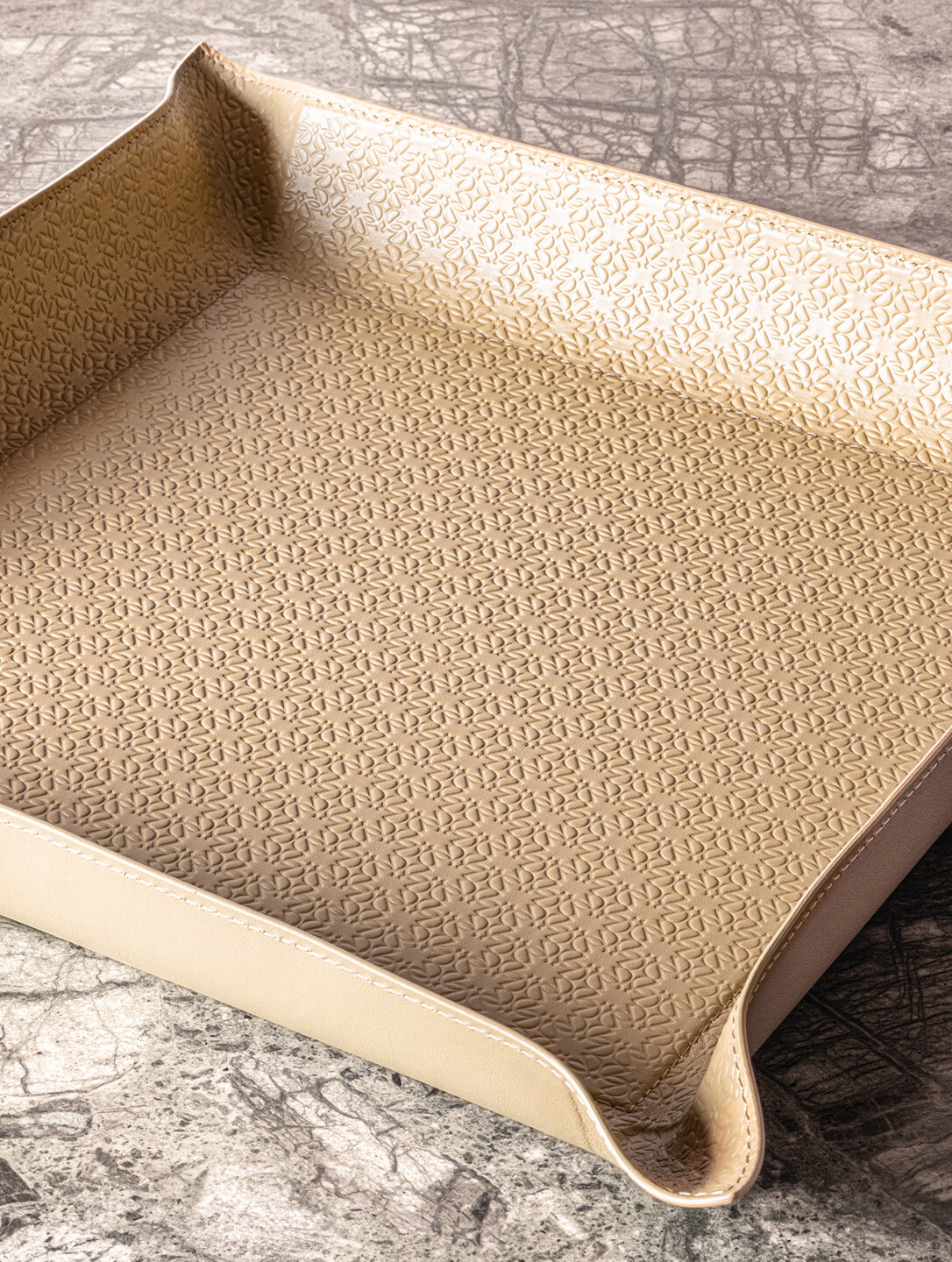 ESHV024_M_Monogram Valet Tray Square XL_LS1_update