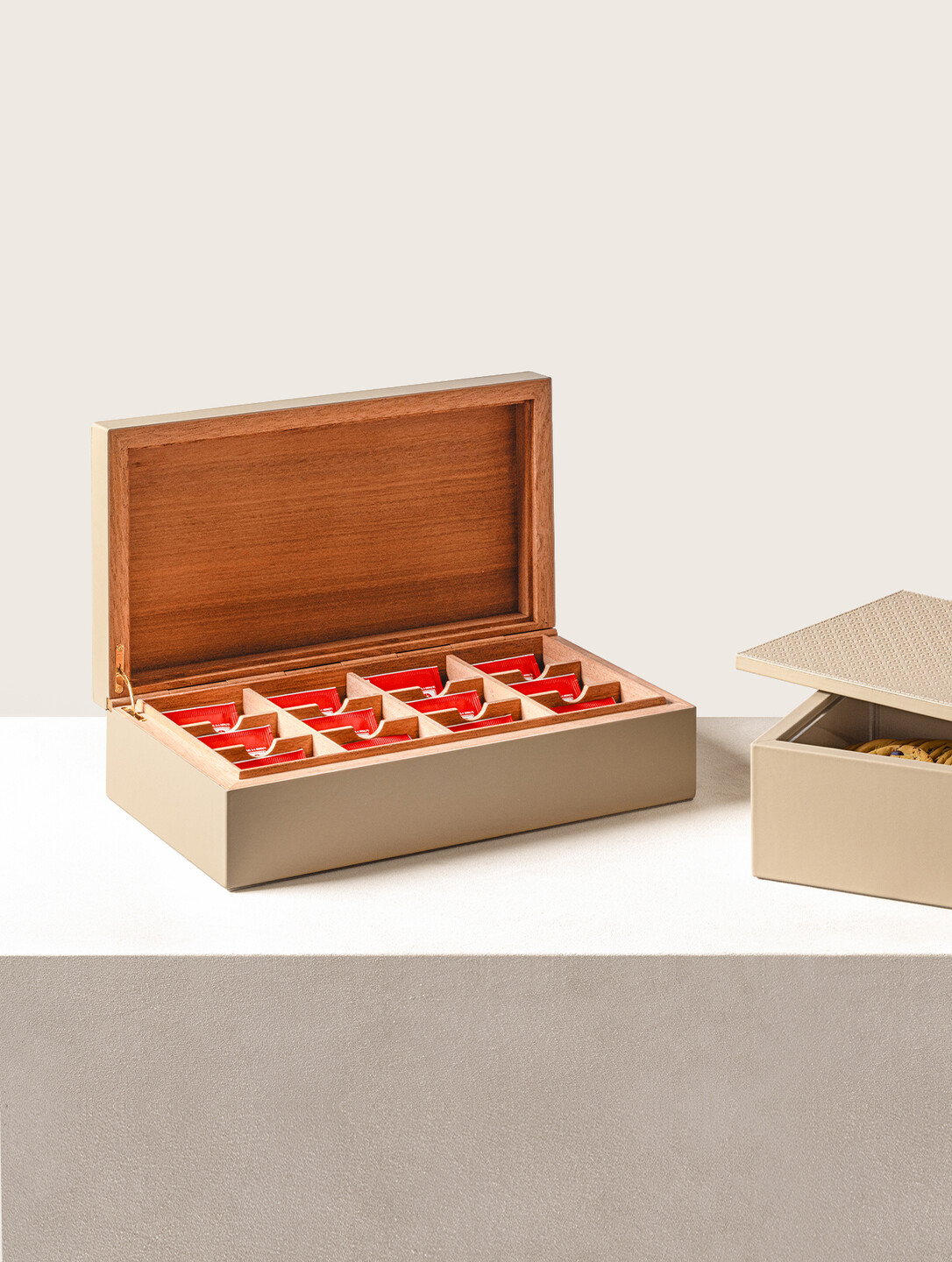ESTA095_M_Monogram Tea Box_LS1_update